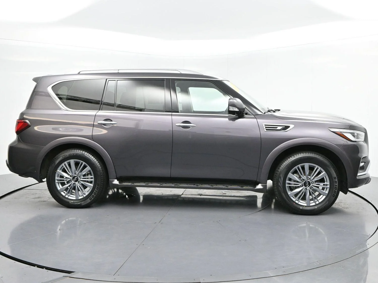 Used 2024 Anthracite Gray INFINITI LUXE image 8