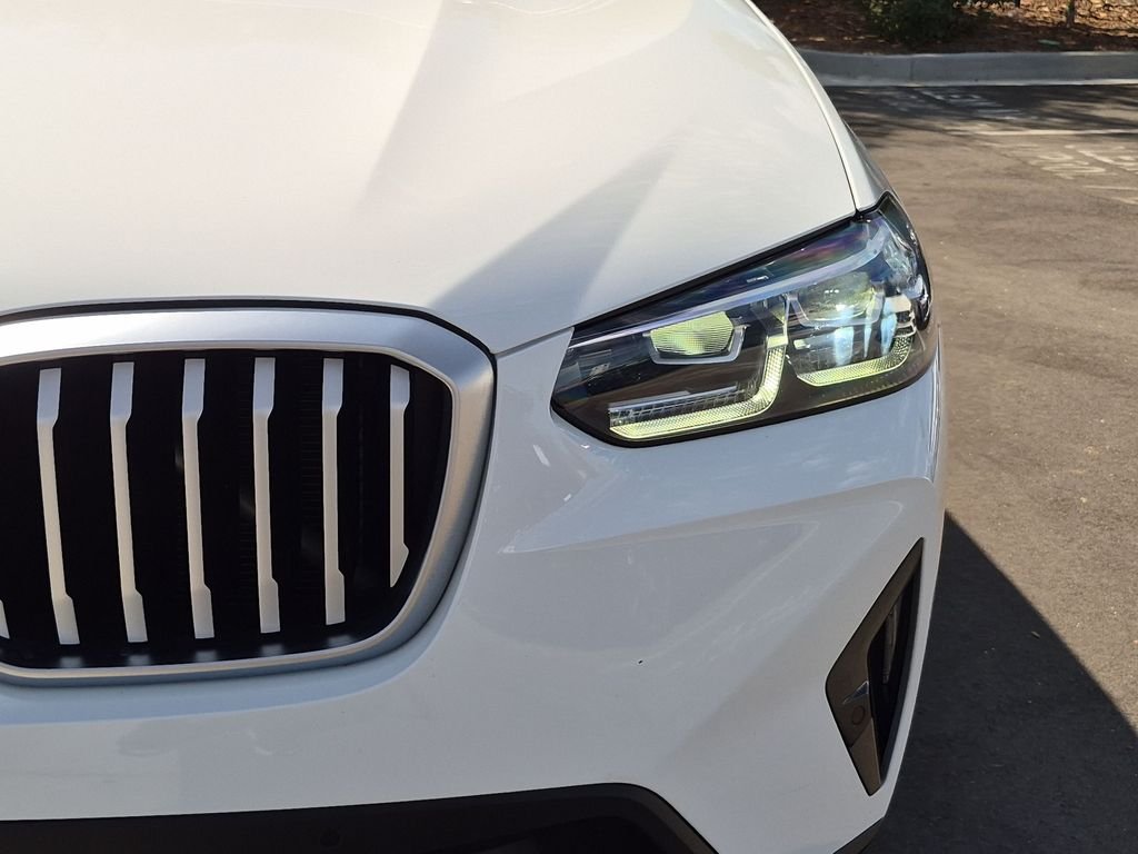 Used 2024 White BMW xDrive30i image 23