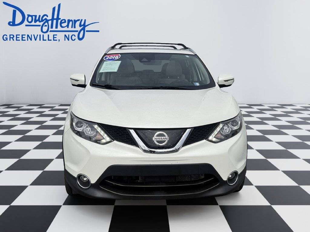 Used 2018 White Nissan SL image 8