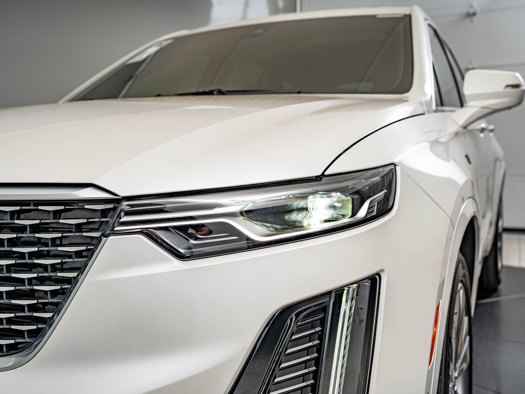 Used 2025 Crystal White Tricoat Cadillac Premium Luxury image 13
