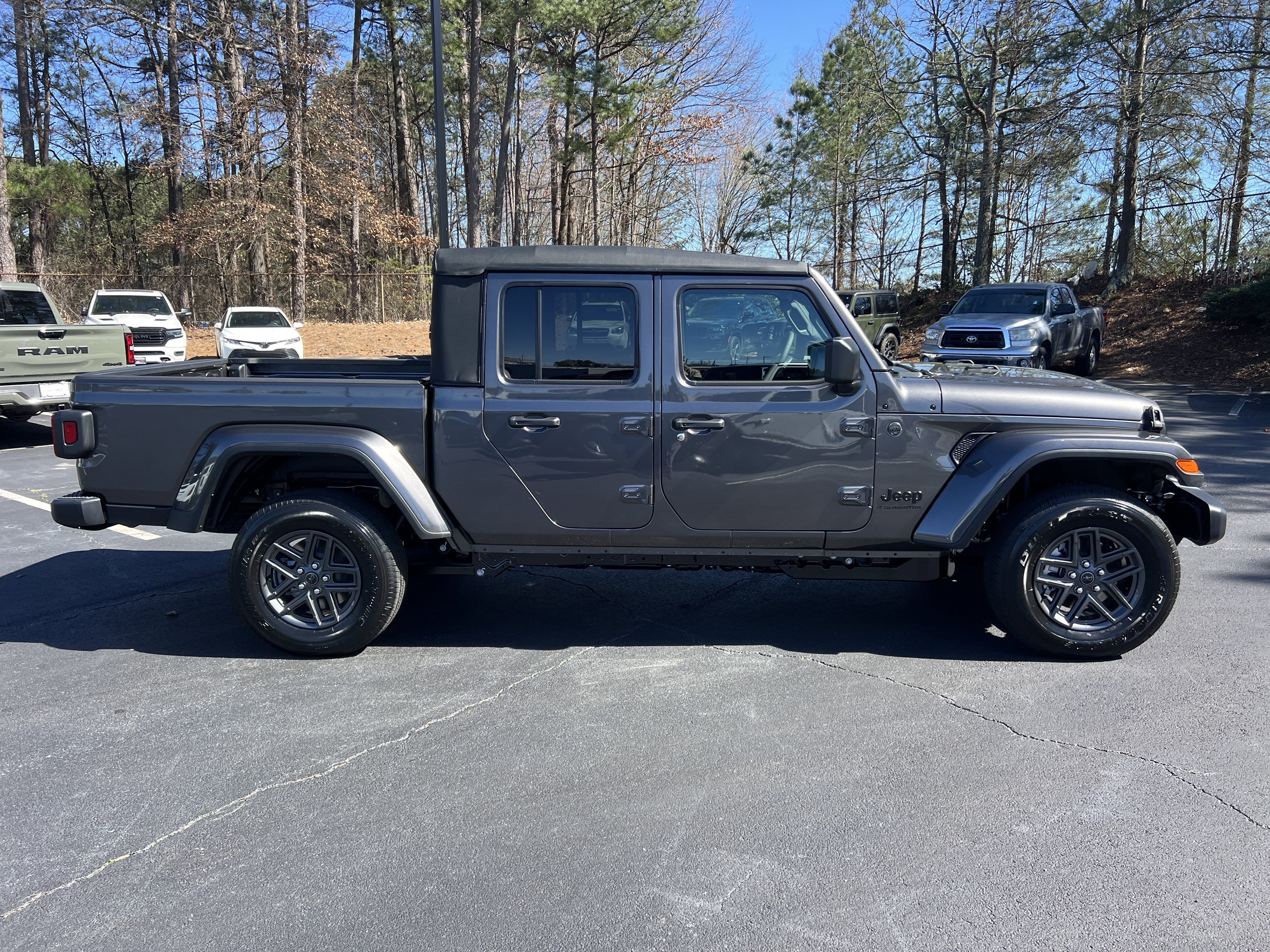 New 2026 Granite Crystal Metallic Clearcoat Jeep Sport S image 9