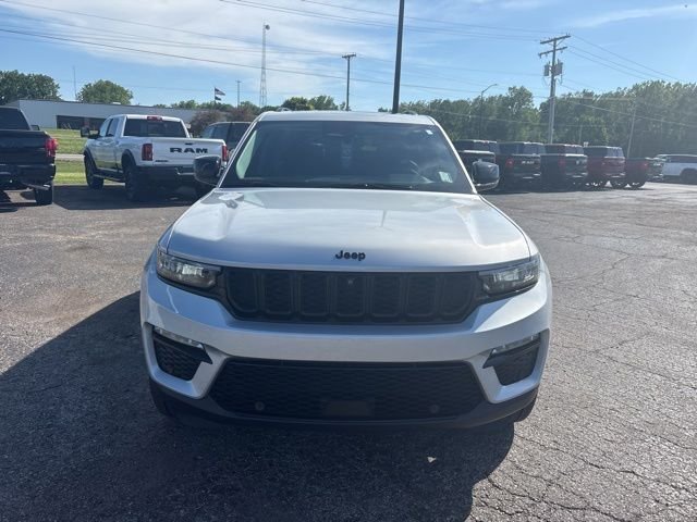 Used 2023 Silver Jeep Limited image 8
