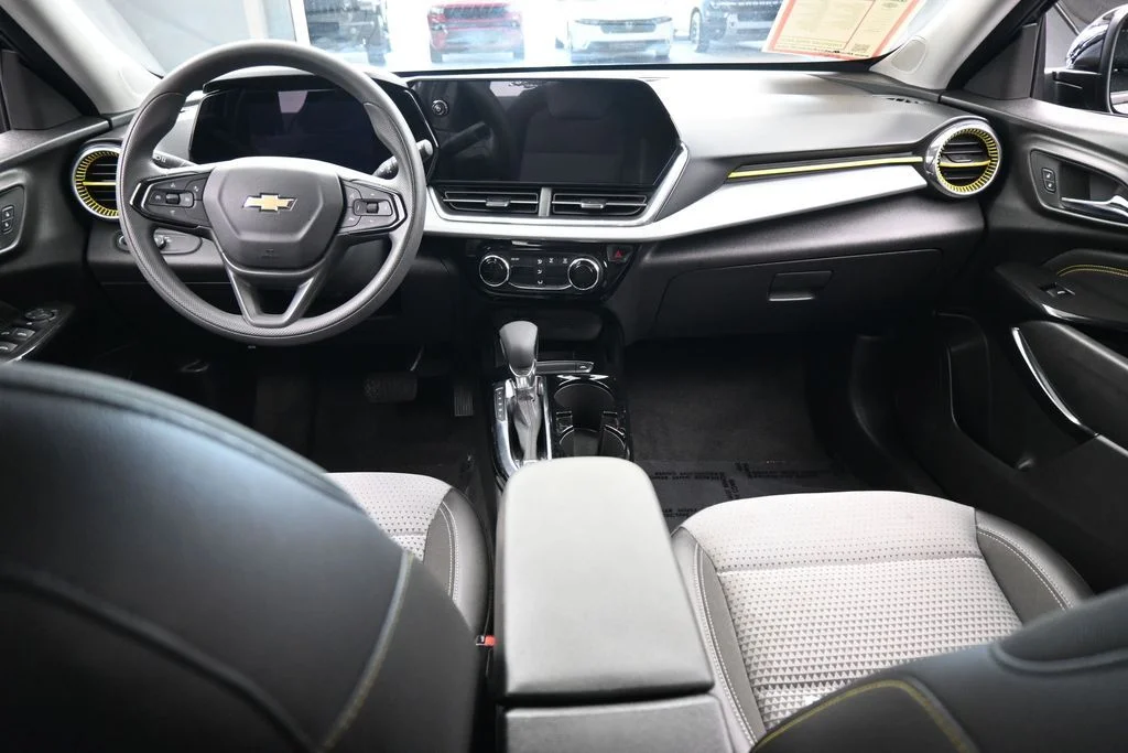 Used 2025 Mosaic Black Metallic Chevrolet LT image 33