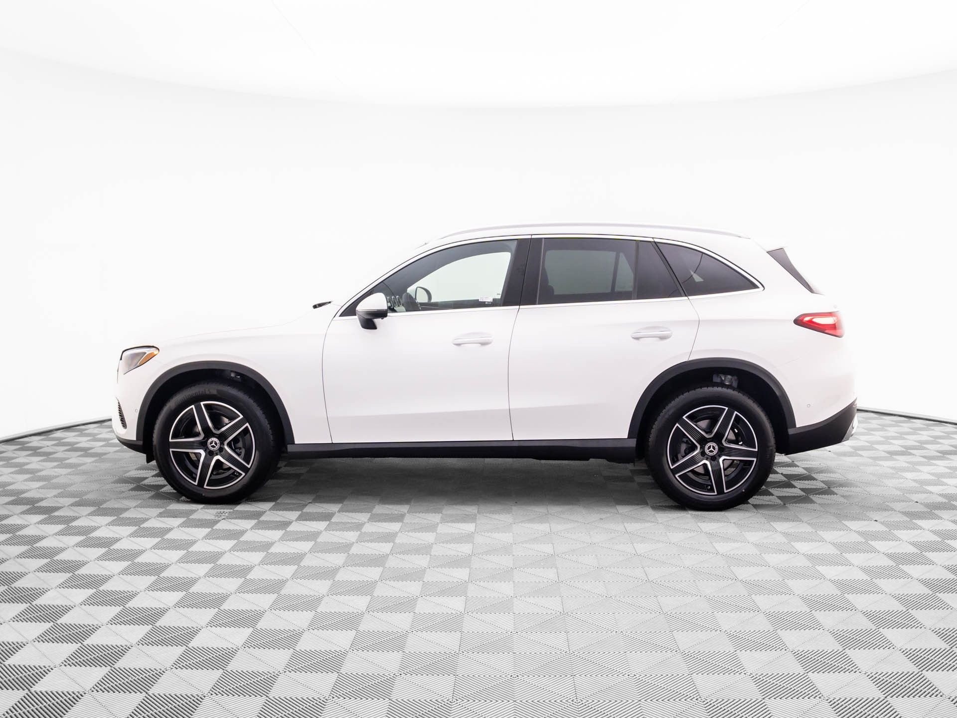 New 2026 White Mercedes-Benz GLC 300 image 2