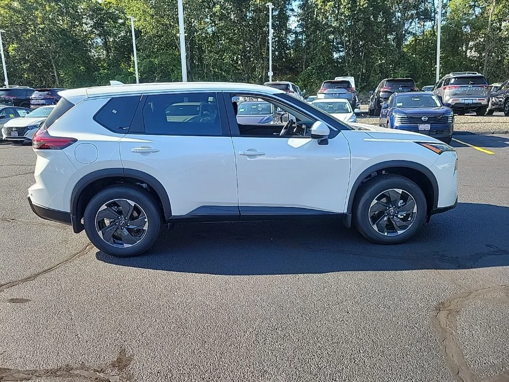 2026 Nissan Rogue SV - Photo 9