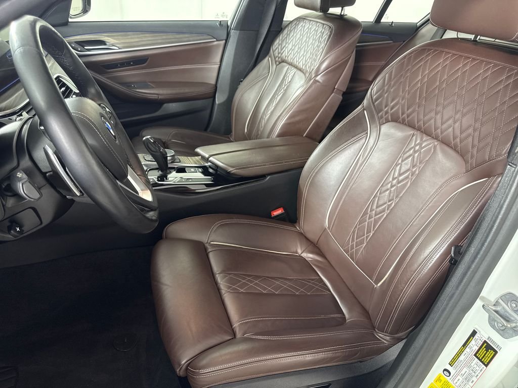 2018 BMW 5 Series 530e - Photo 11