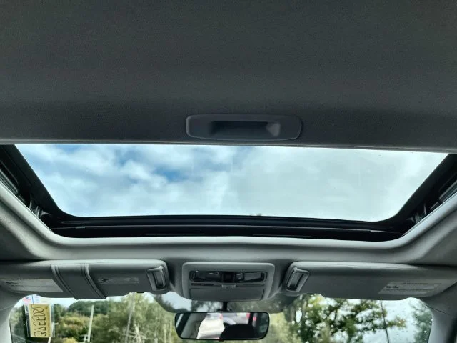 Used 2018 Silver Subaru 2.5i Premium image 18