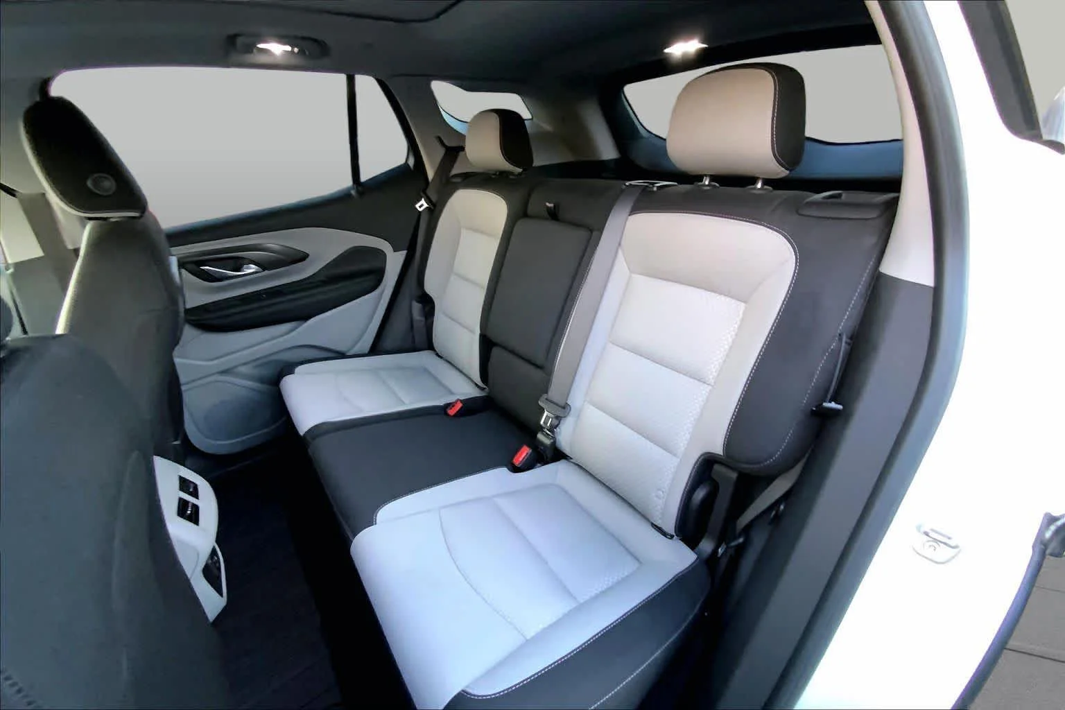 Used 2022 Summit White GMC SLE image 18