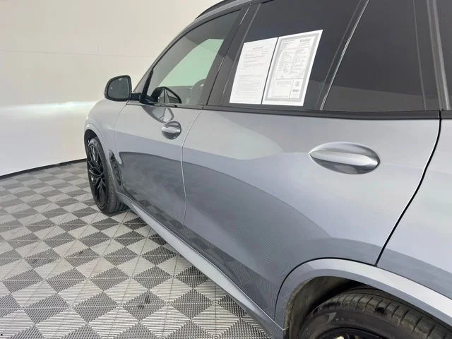 Used 2024 Gray BMW xDrive40i image 10