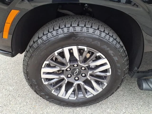 Used 2025 Black Chevrolet Z71 image 12