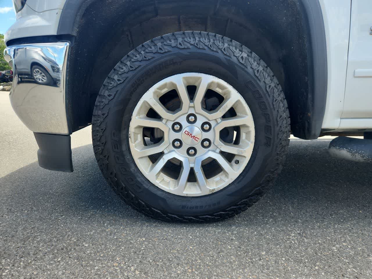 Used 2019 Summit White GMC SLE image 10