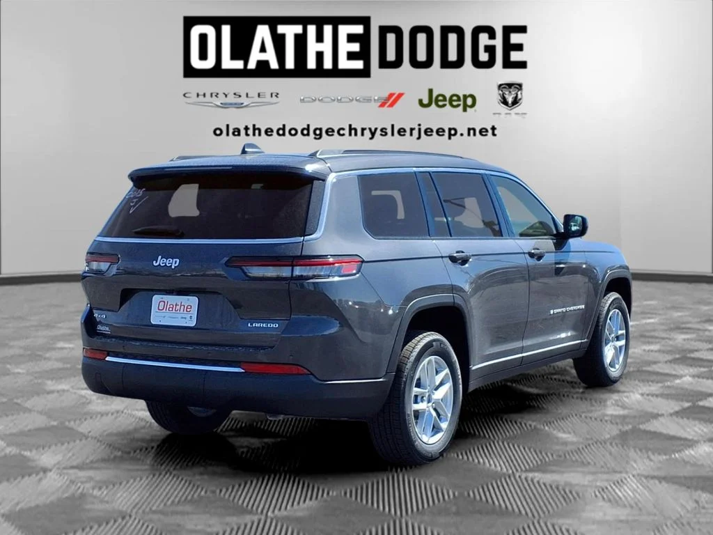 New 2026 Baltic Gray Metallic Clear-Coat Exterior Paint Jeep Laredo image 30