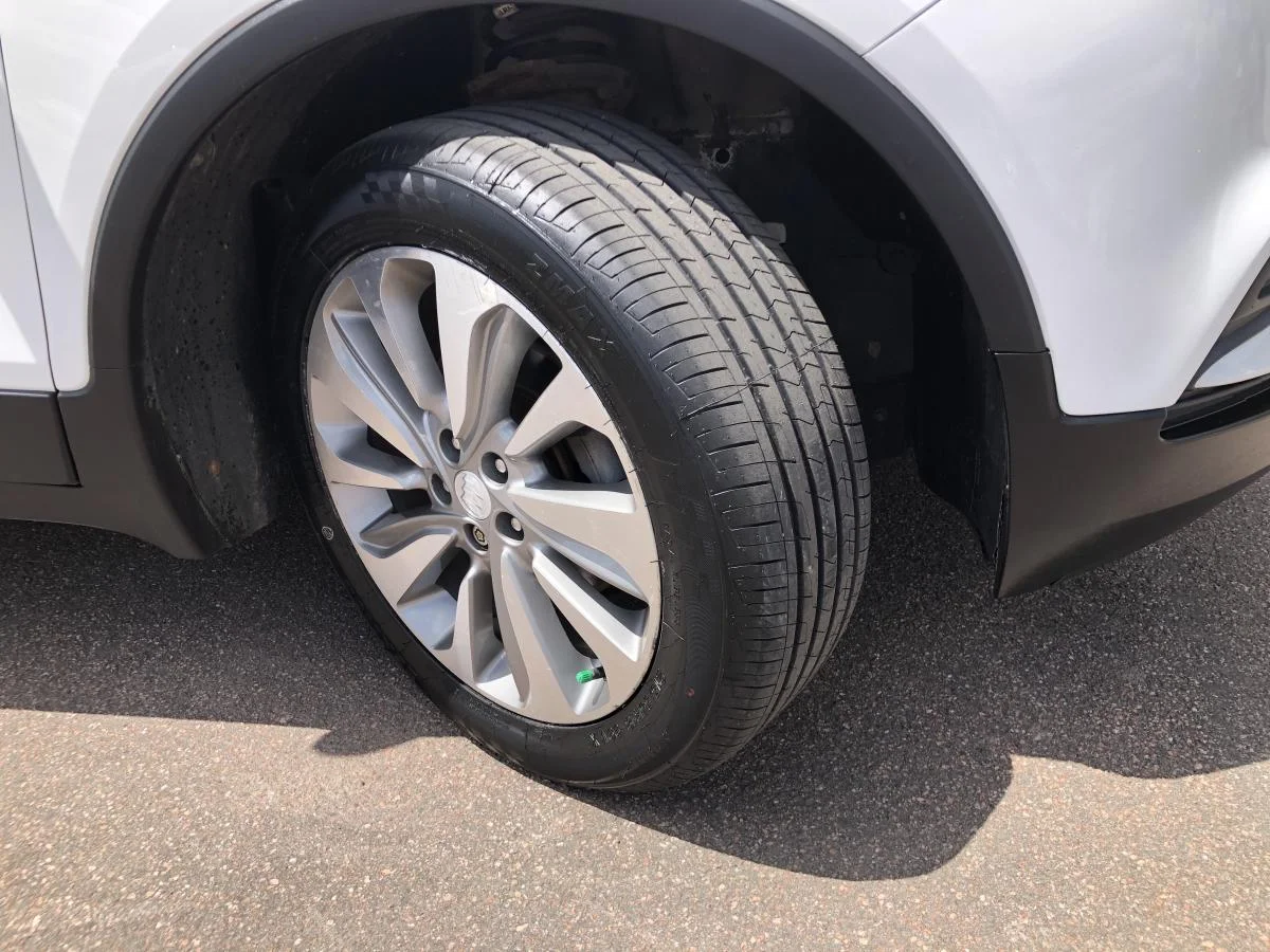 Used 2020 White Buick Awd 4dr Preferred image 8