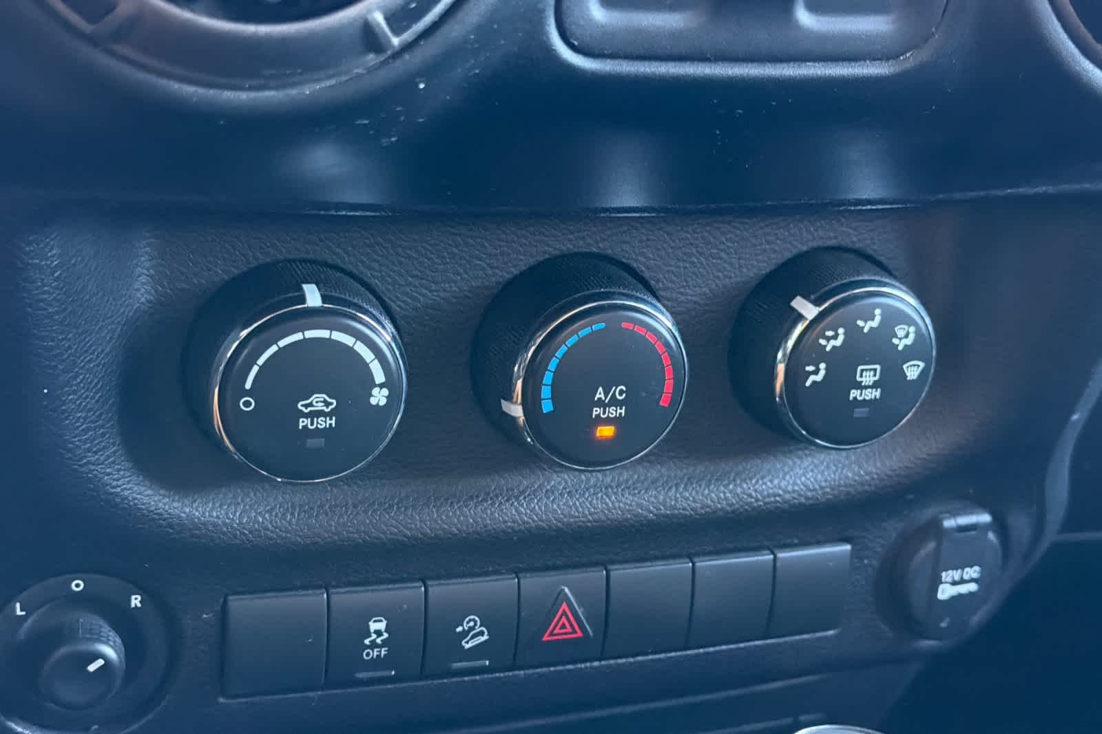 Used 2018 Granite Crystal Metallic Clearcoat Jeep Sport S image 20