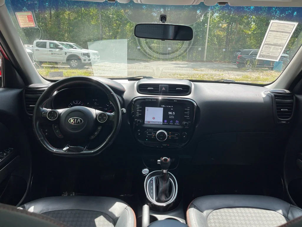 Used 2018 Red Kia Exclaim image 10