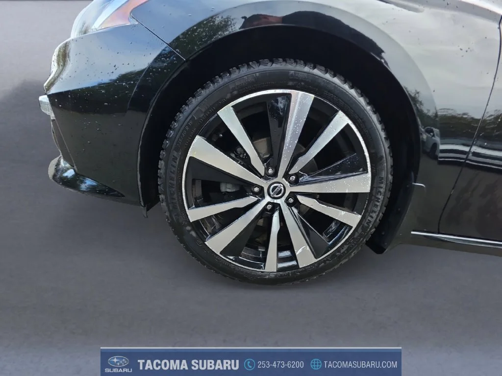Used 2019 Black Nissan 2.5 Platinum image 9