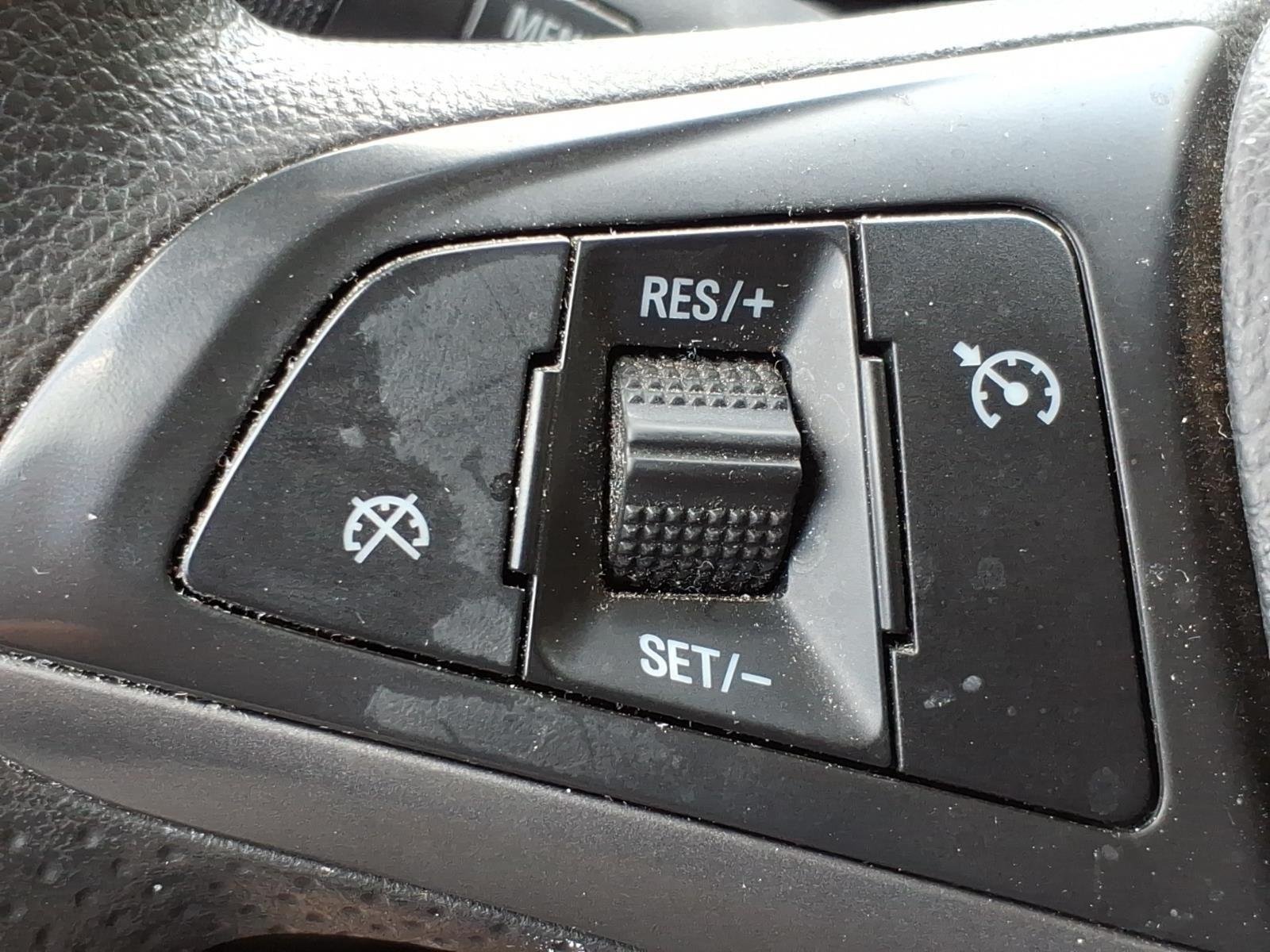 Used 2021 Summit White Chevrolet 1LT image 13