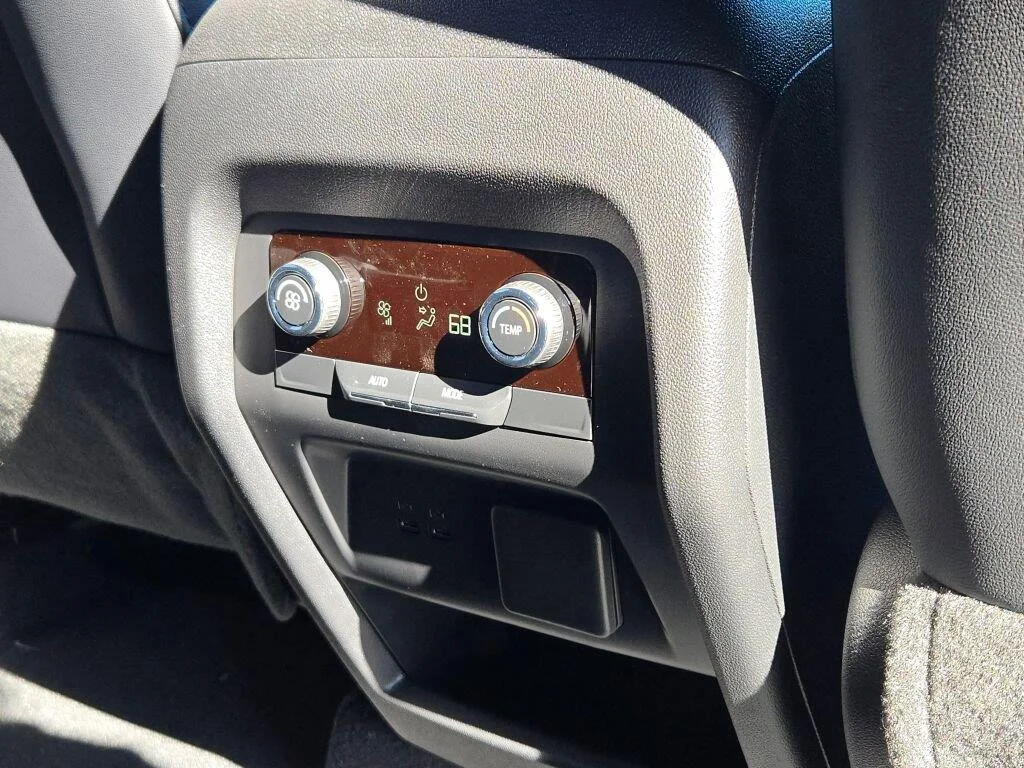 2027 Chevrolet Traverse LT - Photo 10