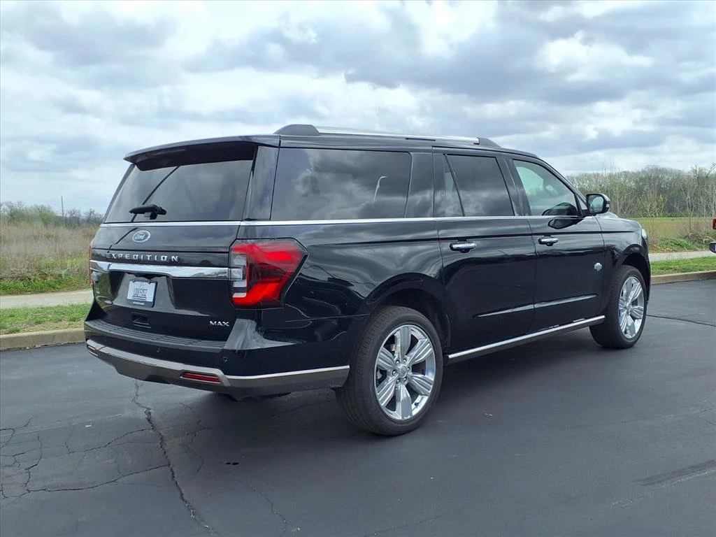 Used 2024 Black Metallic Ford King Ranch image 32