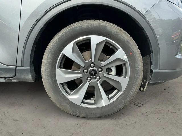 Used 2025 Gray Ford Platinum image 9