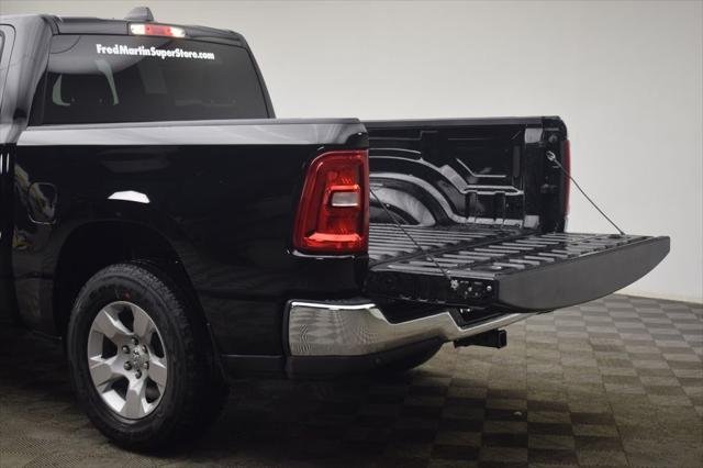 New 2026 Diamond Black Crystal Pearl-Coat Exterior Paint RAM BIG HORN image 16