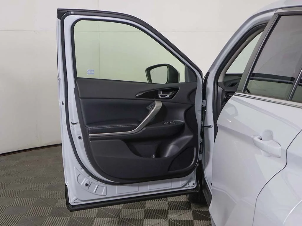 New 2026 White Mitsubishi SE 1.5T S-AWC image 18