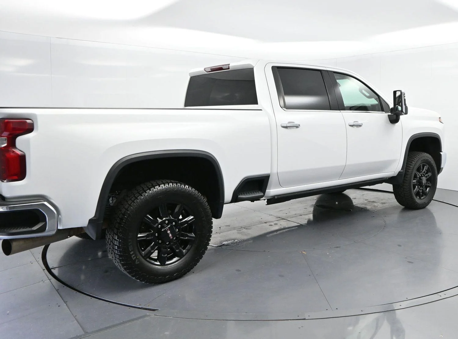 Used 2024 Summit White Chevrolet LTZ image 7