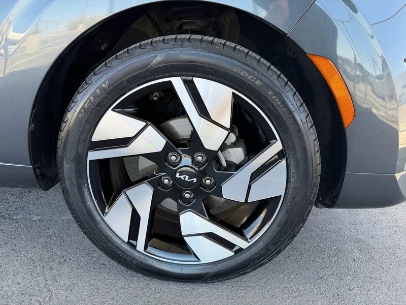 Used 2023 Gravity Gray Kia GT-Line image 30