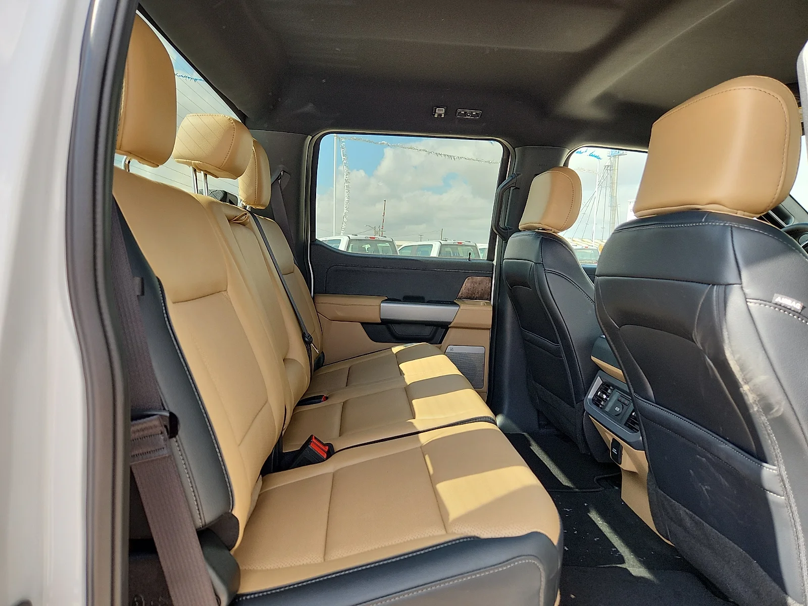 New 2026 Oxford White Ford F-250® Lariat® image 19