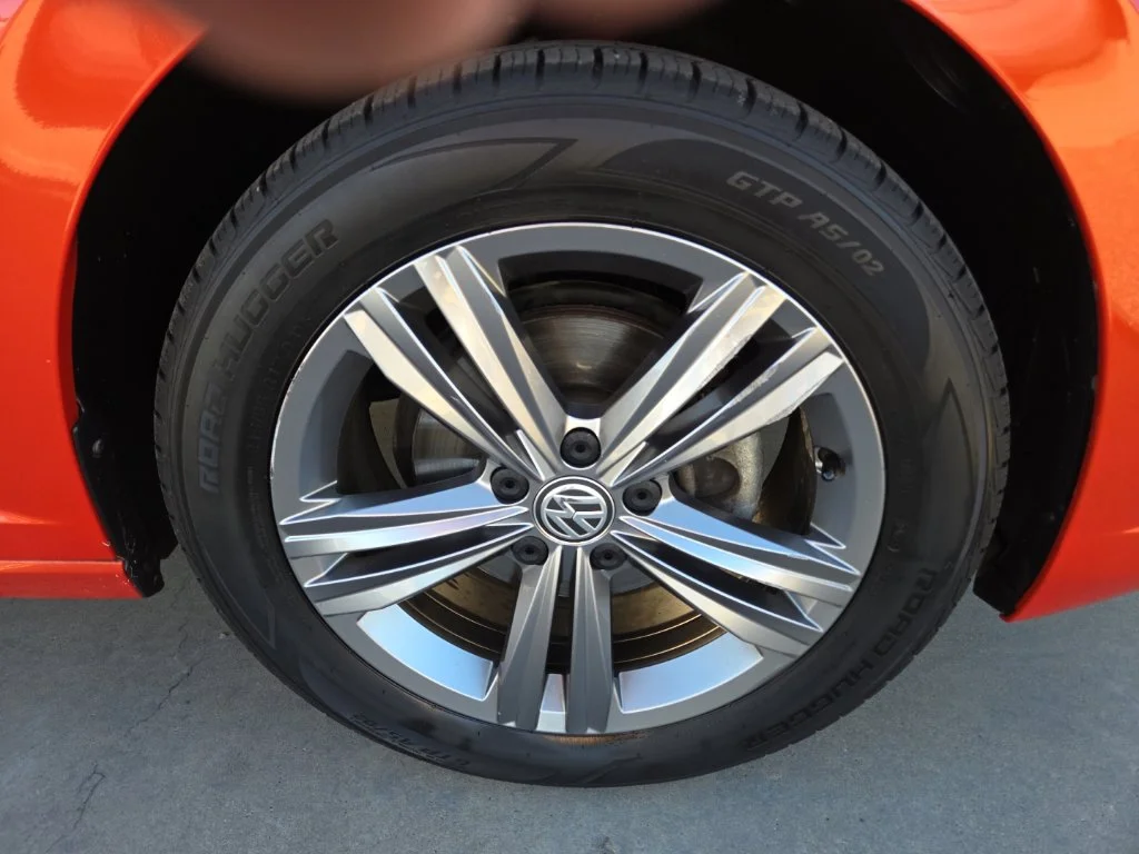 Used 2019 Orange Volkswagen R-Line image 14