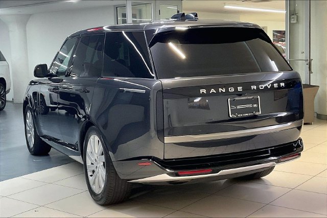 Used 2024 Gray Land Rover SE image 16