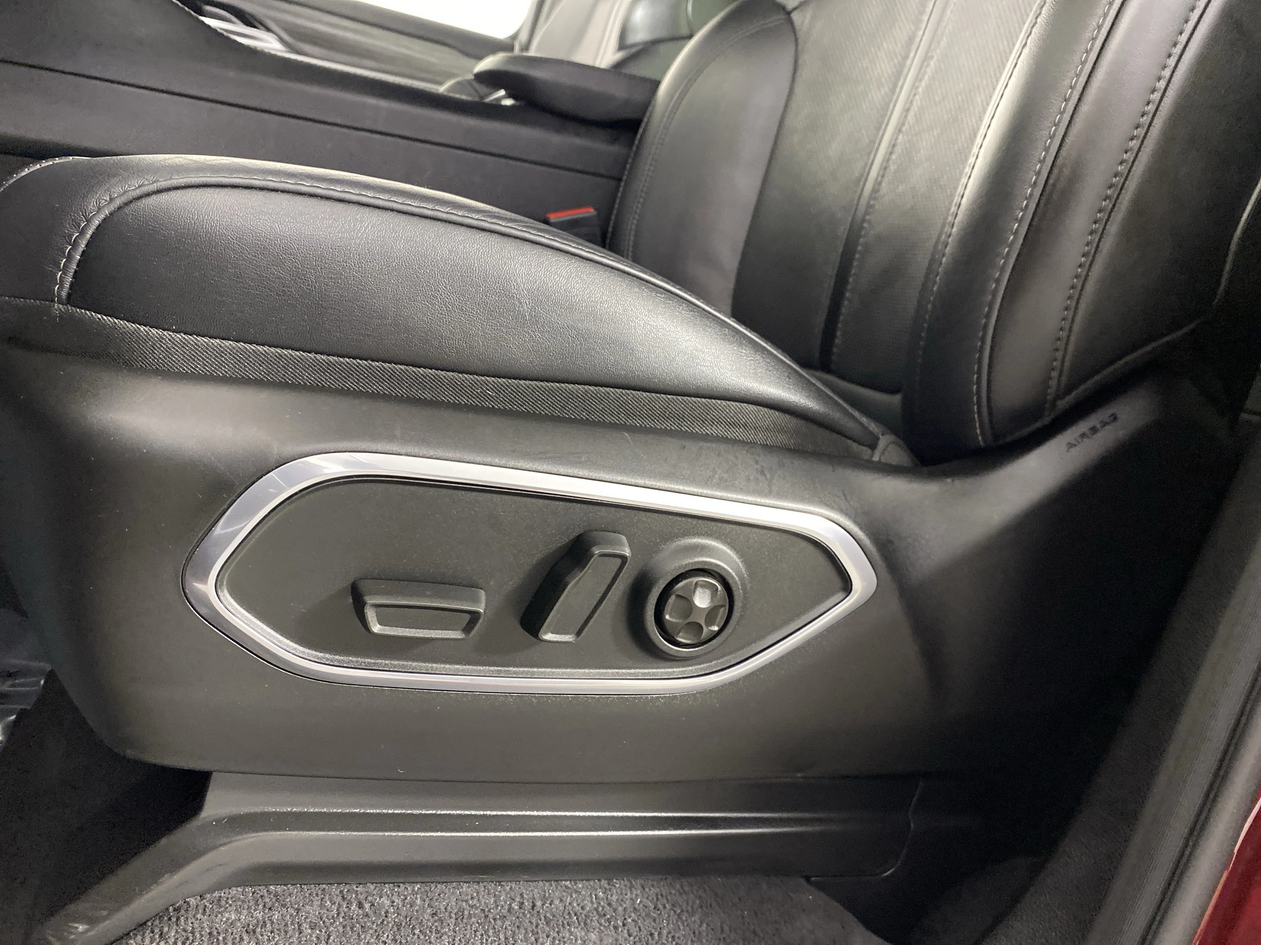Used 2024 Velvet Red Pearlcoat Jeep Series II image 17
