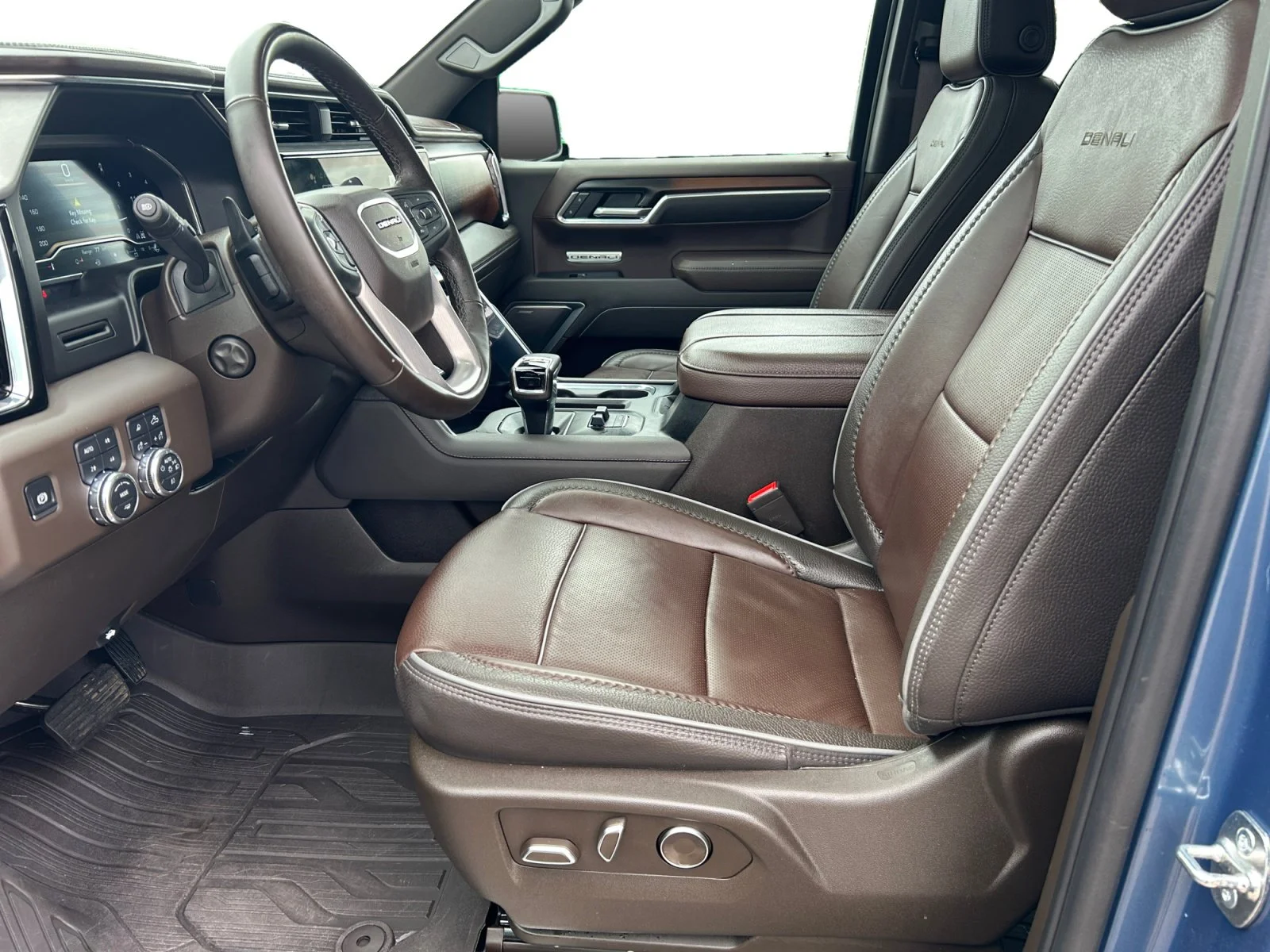 Used 2025 Blue GMC Denali Crew Cab image 14