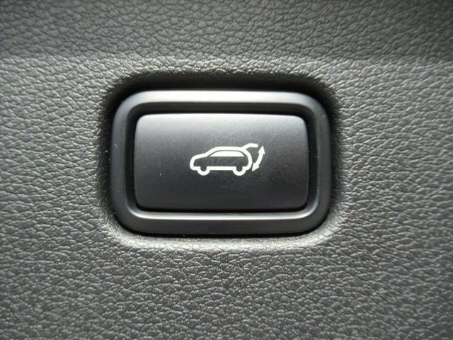 Used 2025 White Kia SX image 38