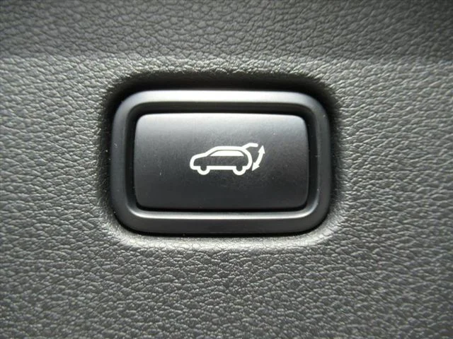 Used 2025 White Kia SX image 38
