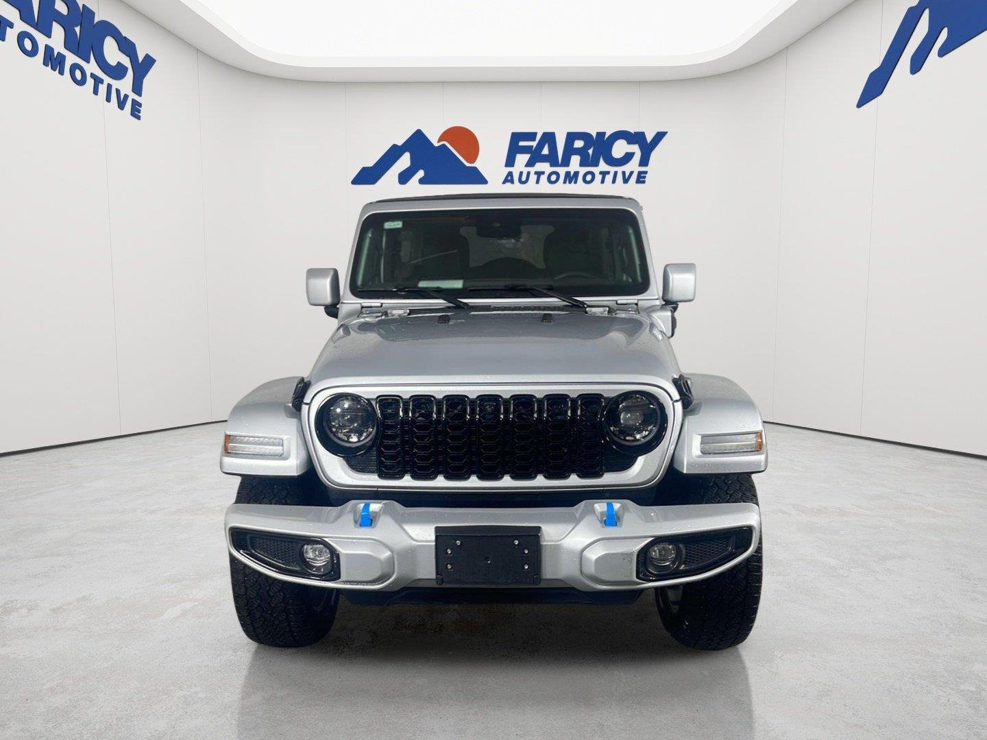 Used 2024 Silver Zynith Clearcoat Jeep High Altitude image 9