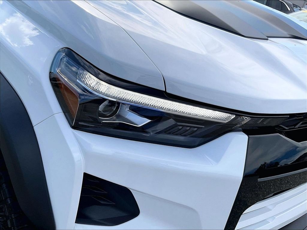 Used 2024 White Chevrolet ZR2 image 32