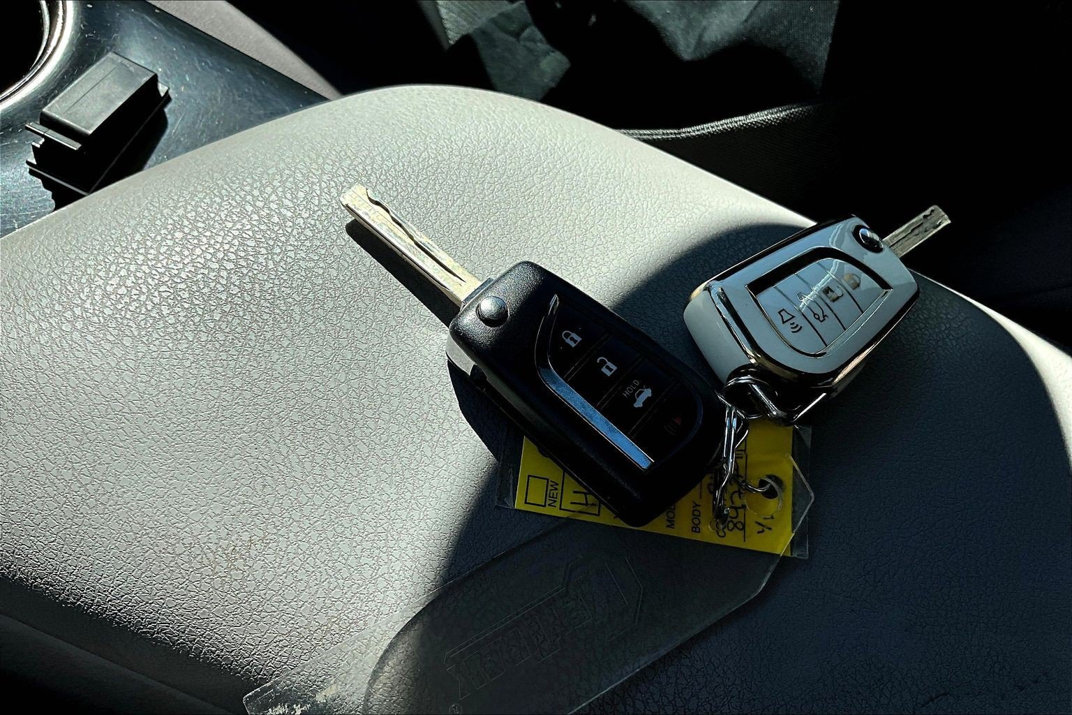 Used 2019 Silver Toyota LE image 28