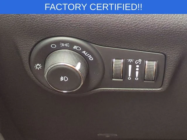 Used 2024  Jeep Limited image 18