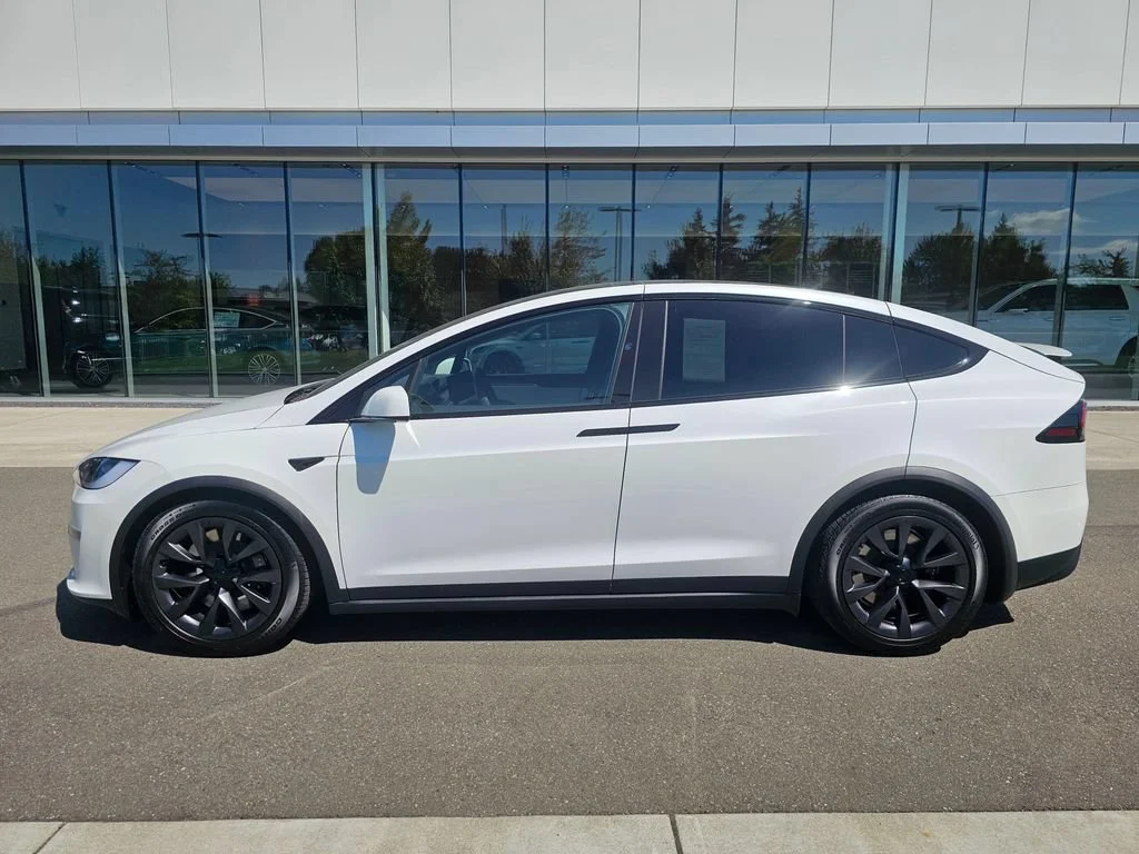 Used 2024  Tesla AWD image 2
