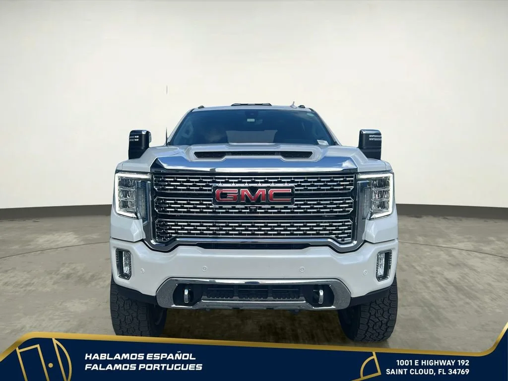 Used 2022 White Frost Tricoat GMC Denali image 9