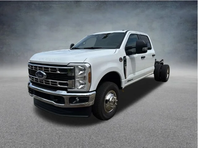 New 2026 Oxford White Ford F-350® XLT image 3