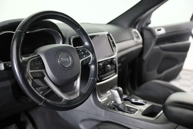 Used 2020 Gray Jeep Altitude image 13