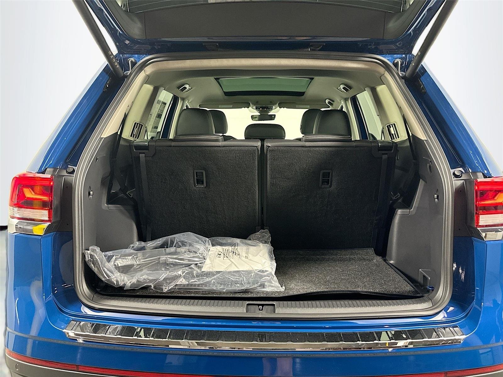 New 2026 Mountain Lake Blue Metallic Volkswagen 2.0T SE w/Technology image 27