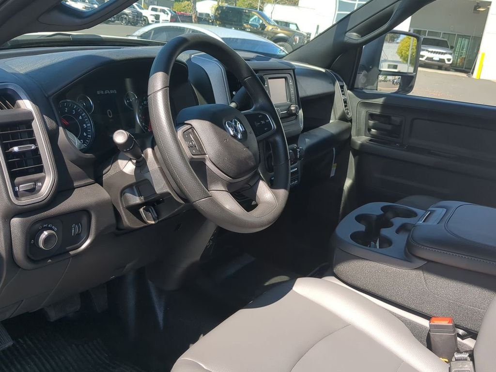 2024 RAM 3500 Chassis Tradesman - Photo 9