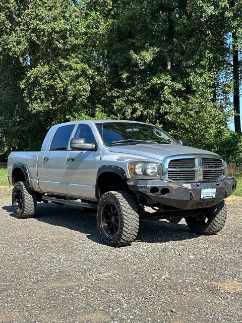 Used 2006 Bright Silver Metallic Dodge SLT image 2