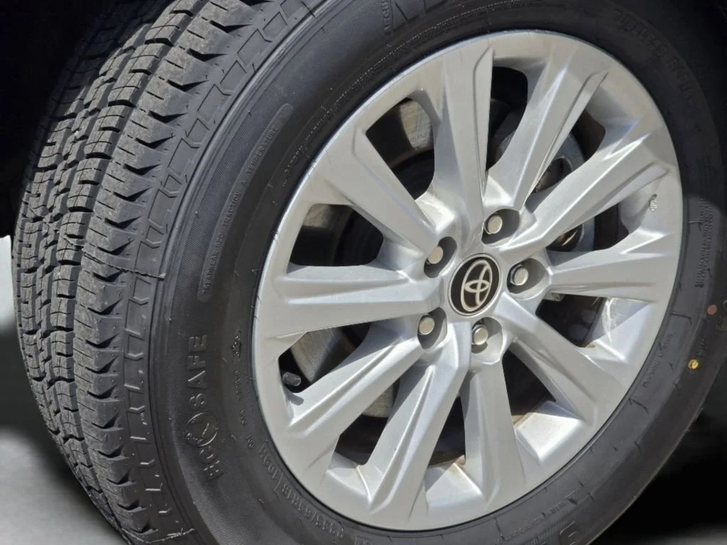 Used 2024 Wind Chill Pearl Toyota XLE image 22