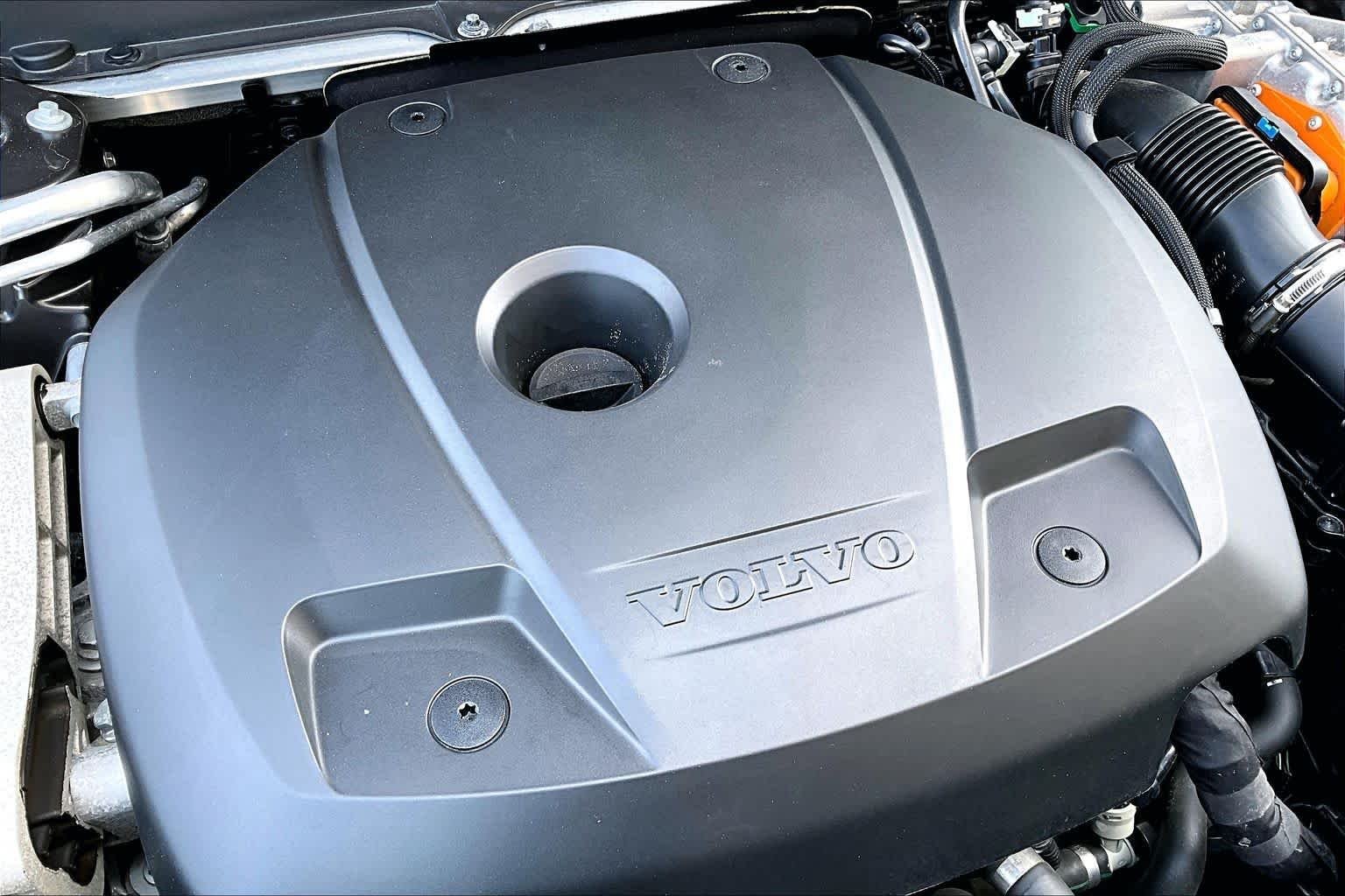 Used 2024 Platinum Grey Metallic Volvo Plus image 31
