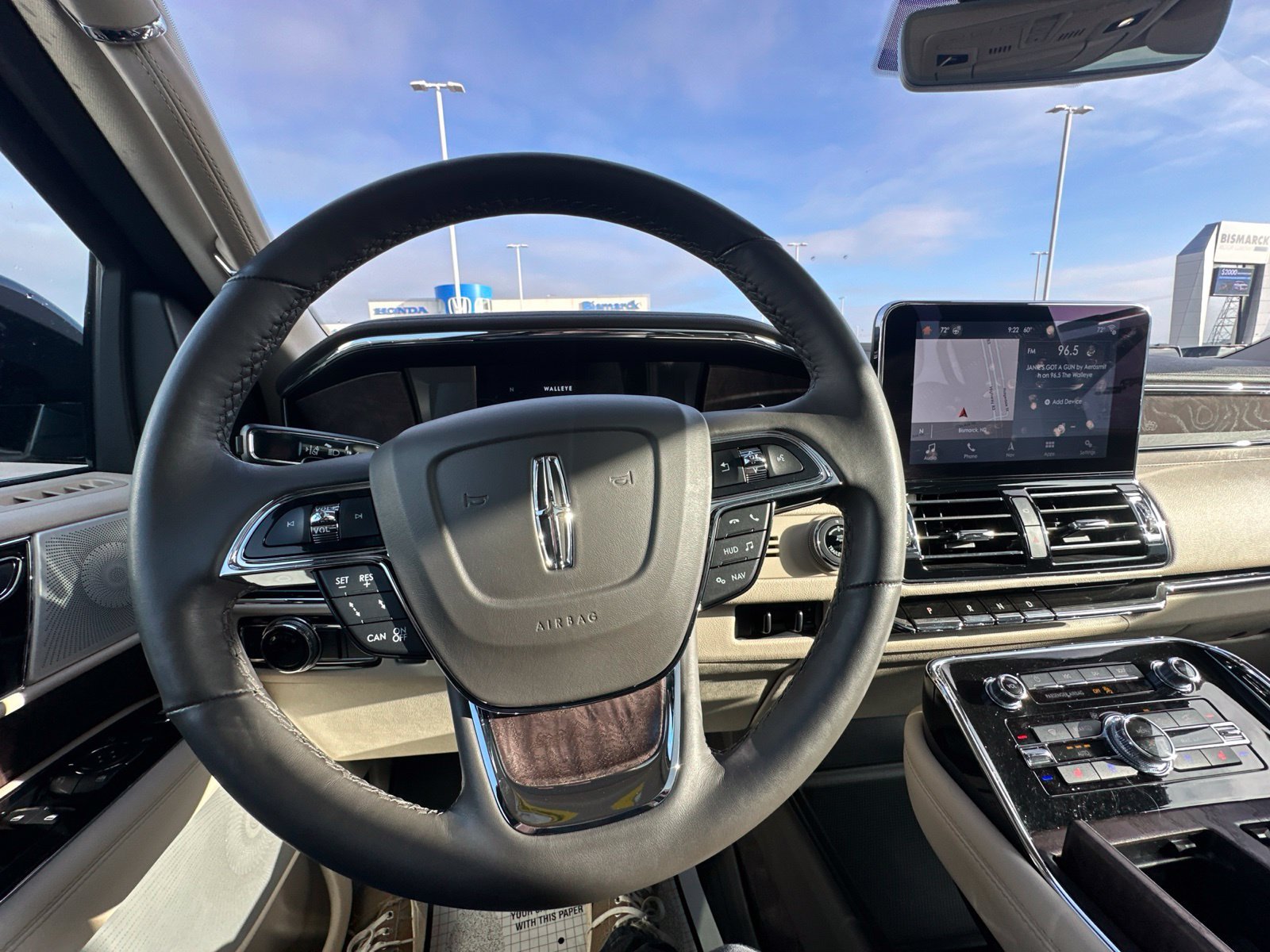 Used 2019 White Lincoln Reserve image 53