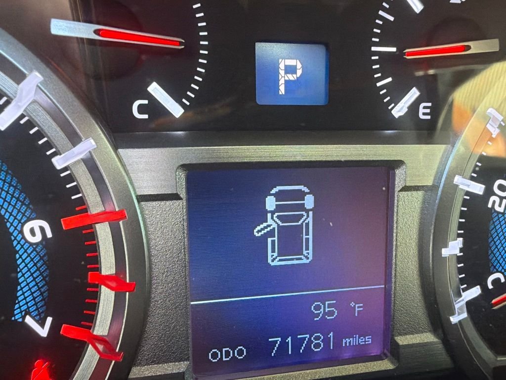 Used 2014 White Toyota SR5 image 3